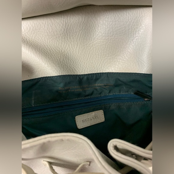 Matt & Nat Backpack - Picture 2 of 6